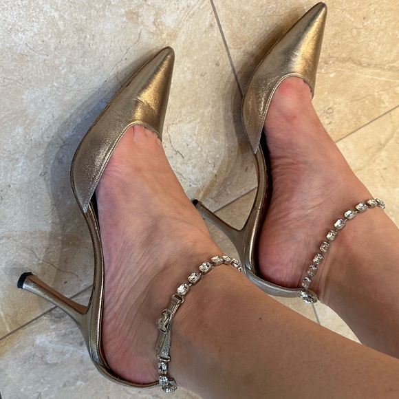 Manolo Blahnik aged gold pumps - Picture 7 of 8